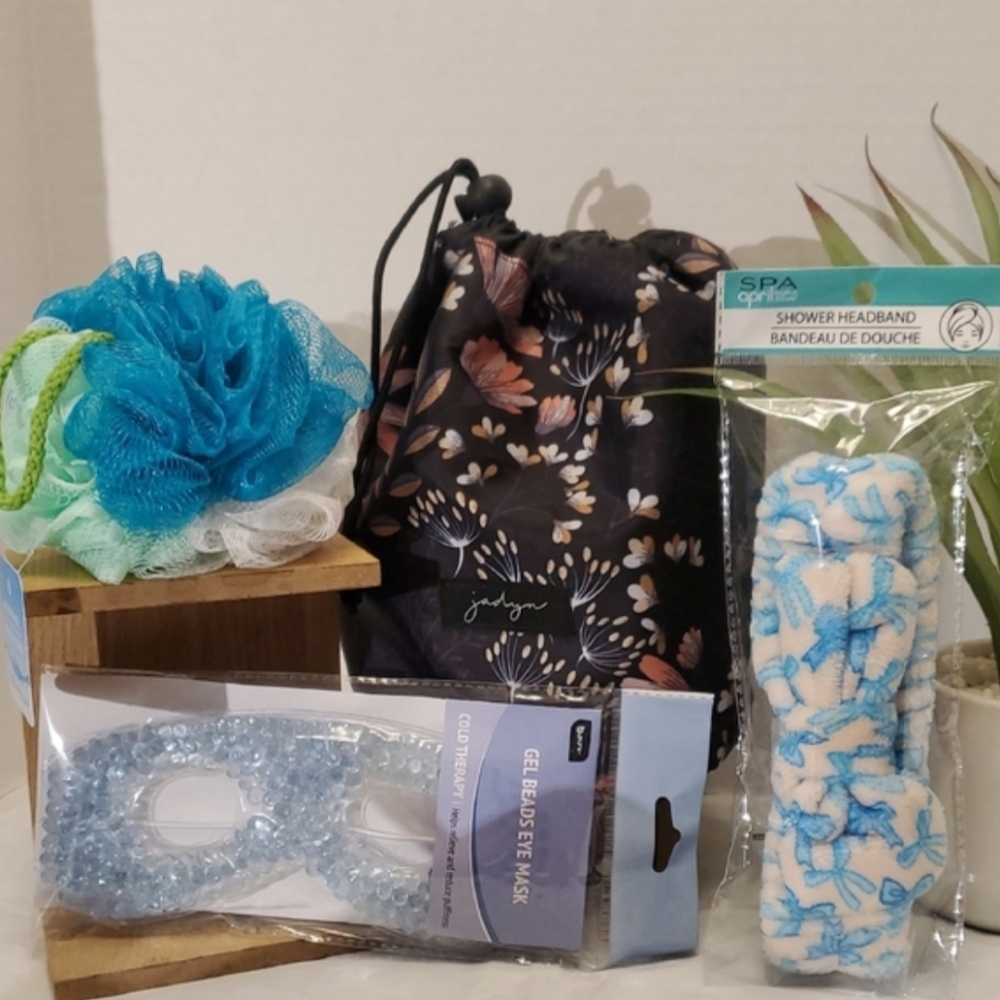 Jayden Floral Drawstring Spa Bag with Accessories NEW
